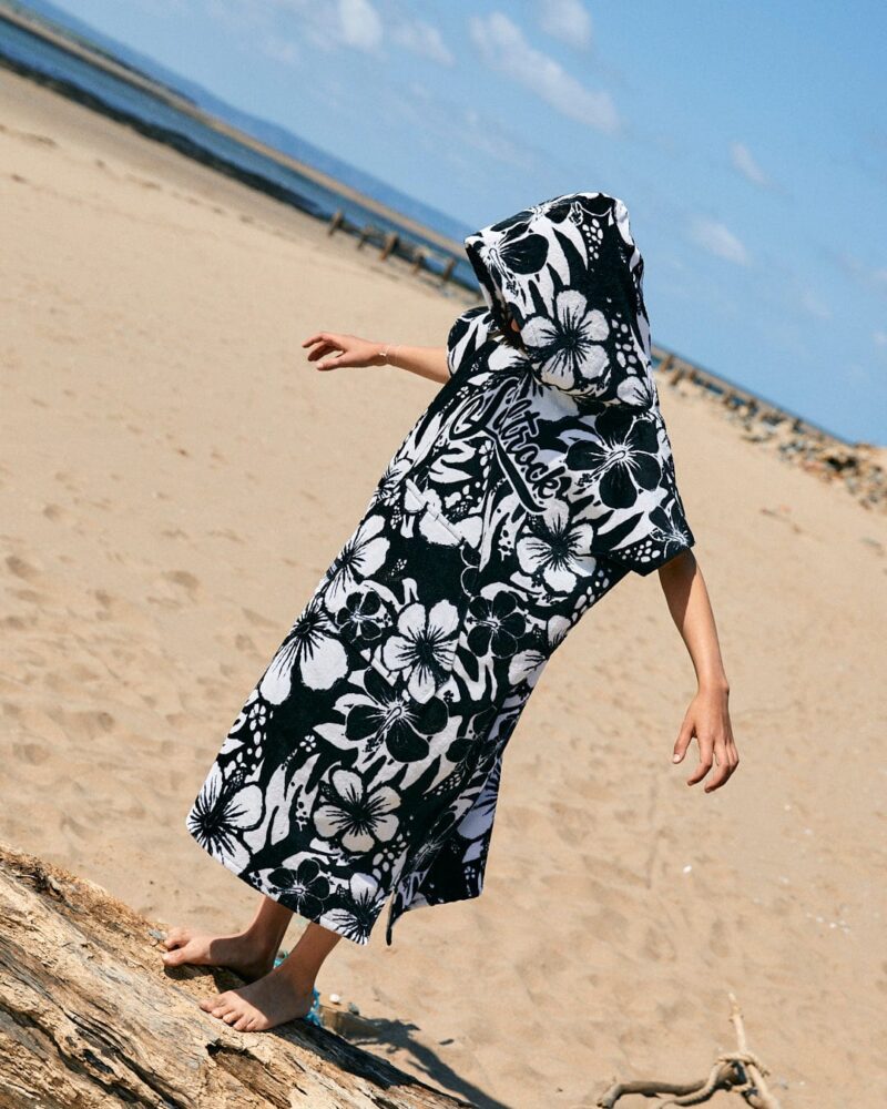 Sintess Kids’ Black & White Hibiscus Changing Towel - Image 3
